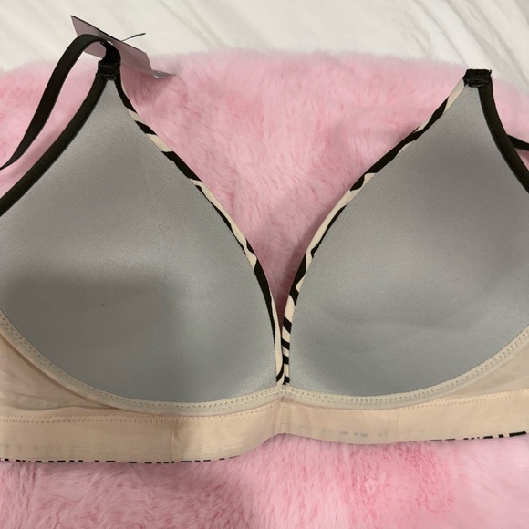 Leonisa Plunge Wireless Bras for Women - Seamless No Underwire
Triangle Bra - Picture 7 of 13